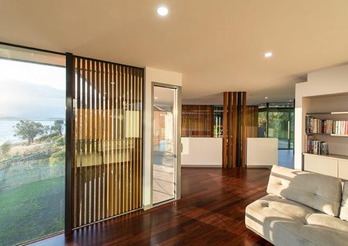 Cedar-screens-and-cedar-posts-800x567